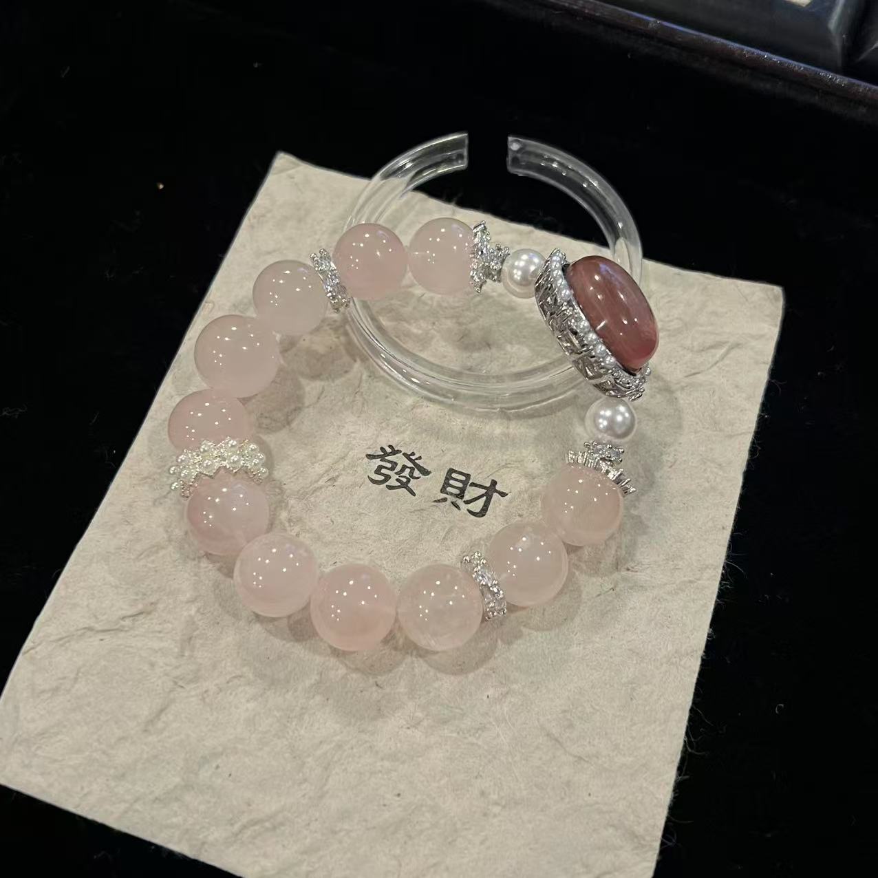 D58 12mm西柚粉+顶珠金锂云母蛋面设计款手串 颜色微差