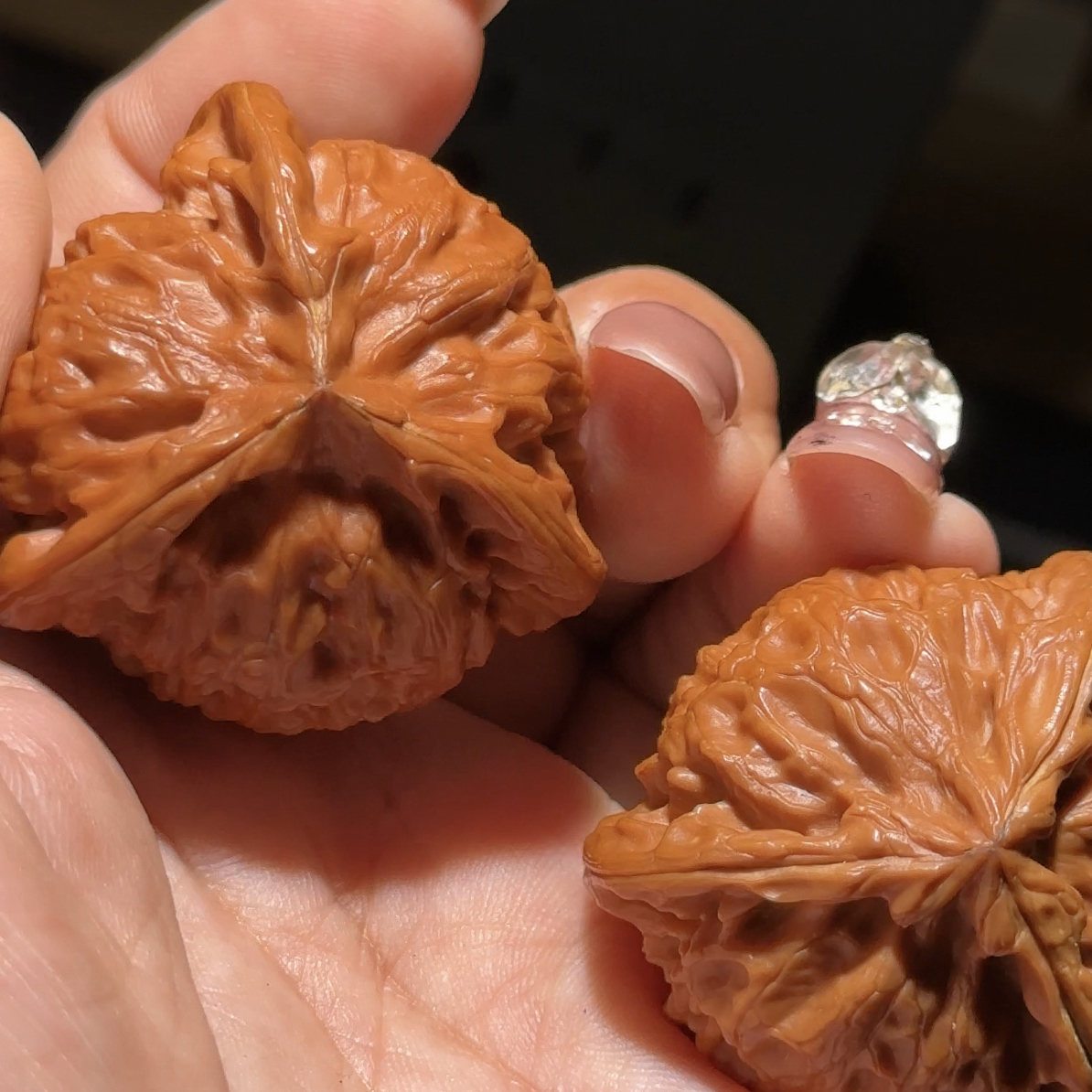 宫灯狮子头文玩核桃手把件机刷包浆