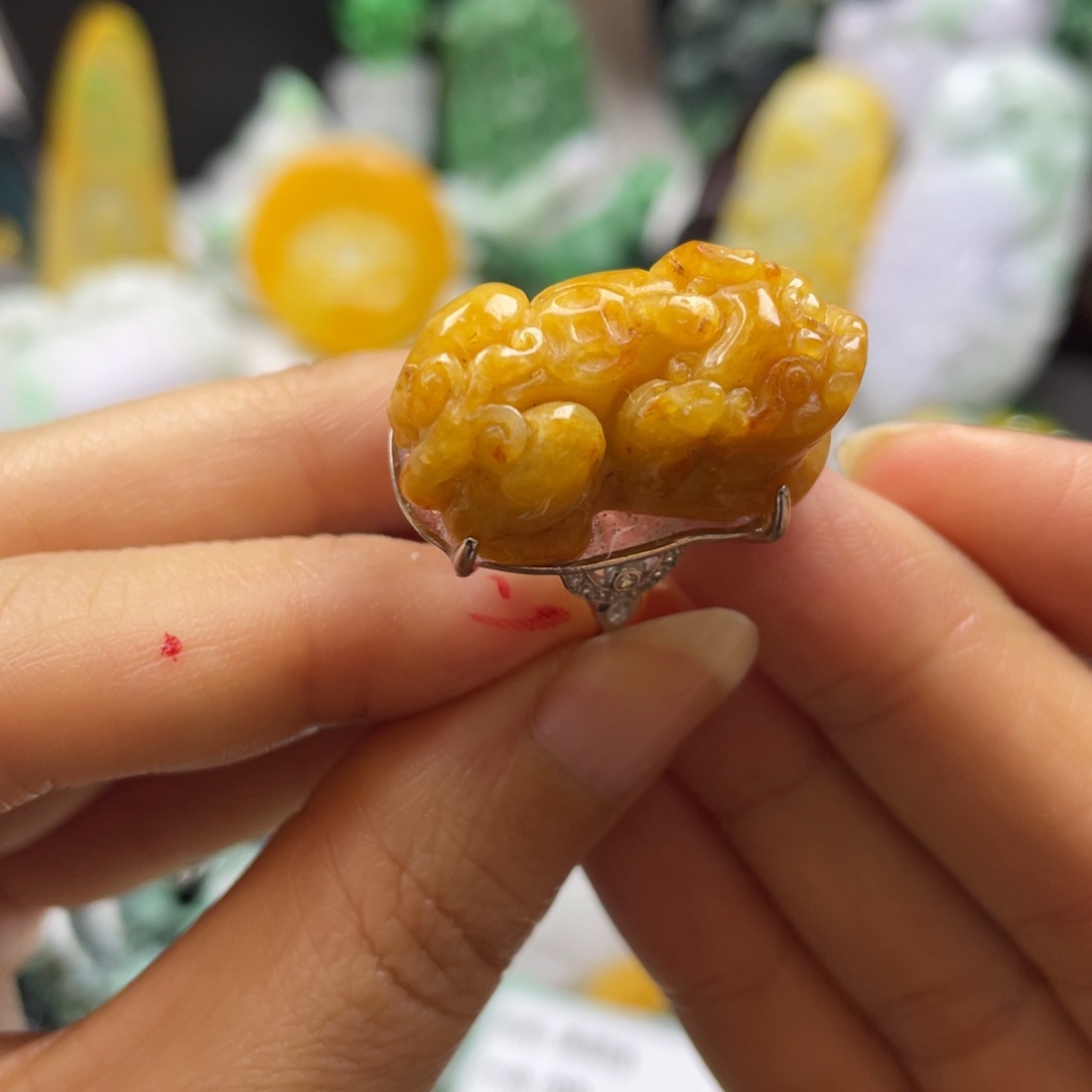 翡翠颈饰未镶嵌素*?牌子