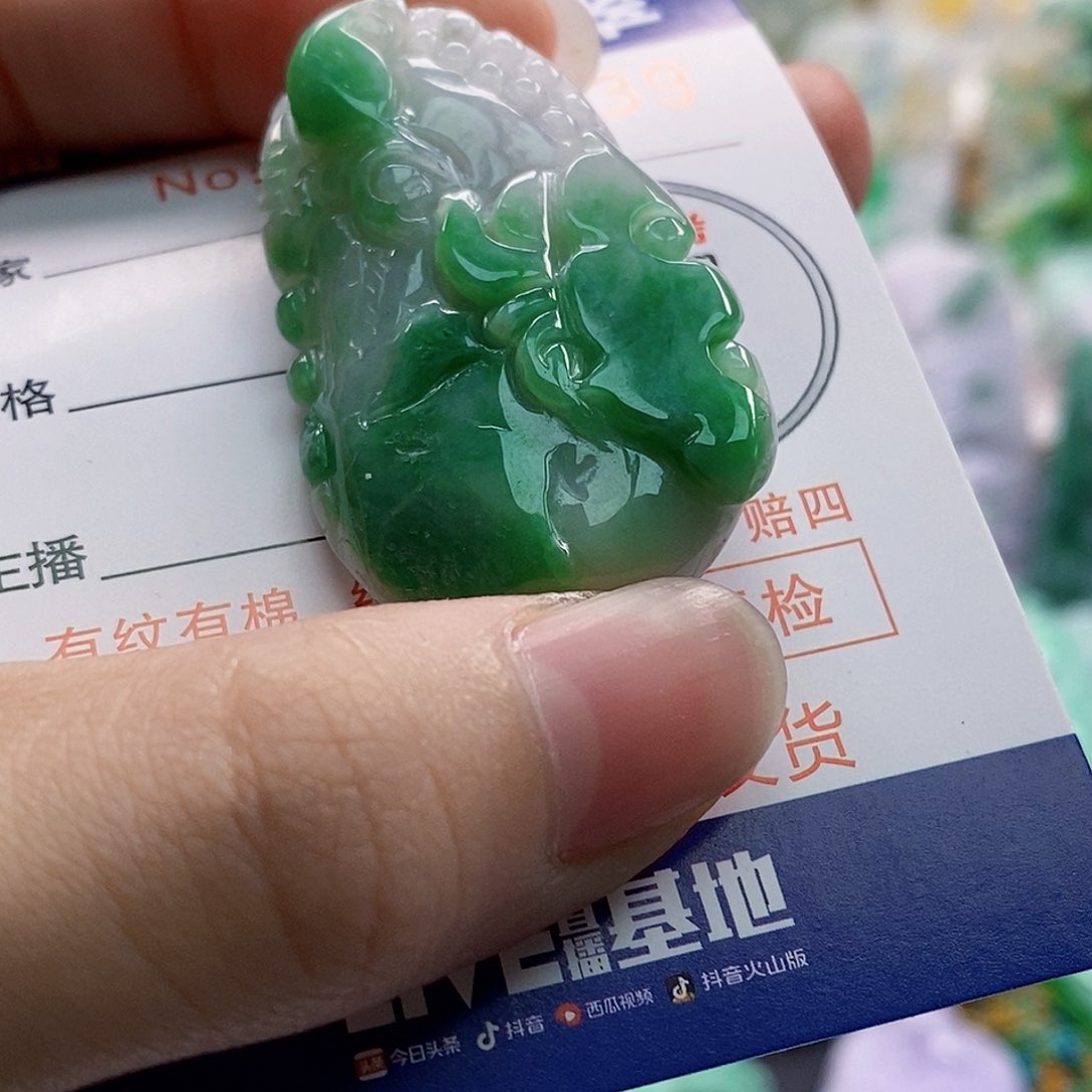 吊坠(不含链)未镶嵌翡翠