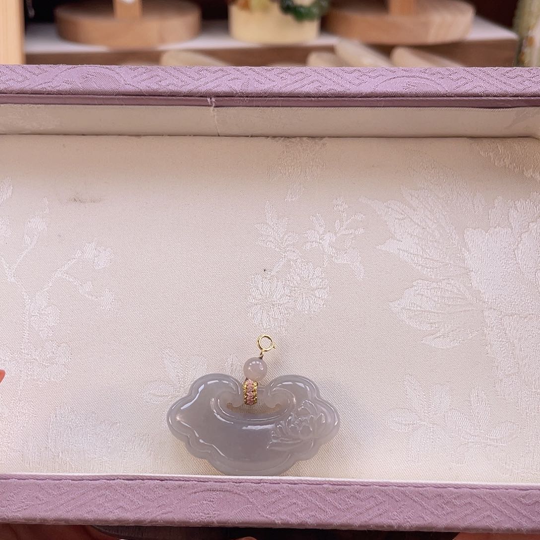 和田玉吊坠(不含链)18K金镶嵌