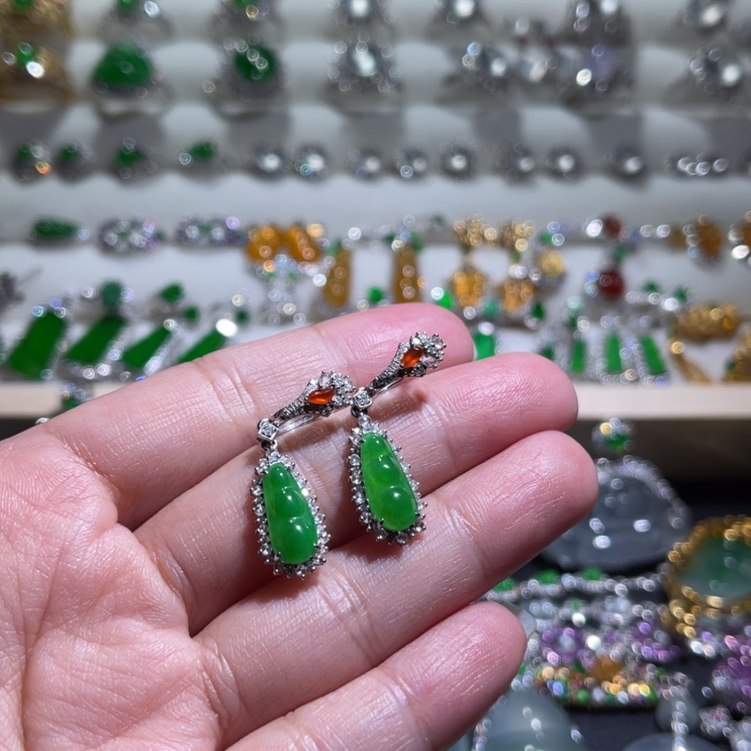 翡翠耳饰18K金镶嵌阳绿福豆耳坠