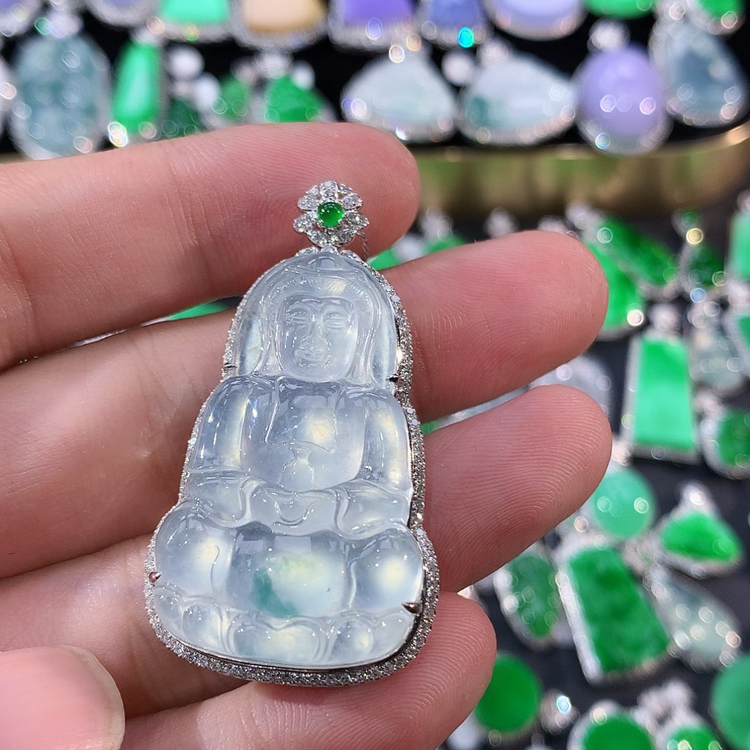 翡翠18K金镶嵌颈饰