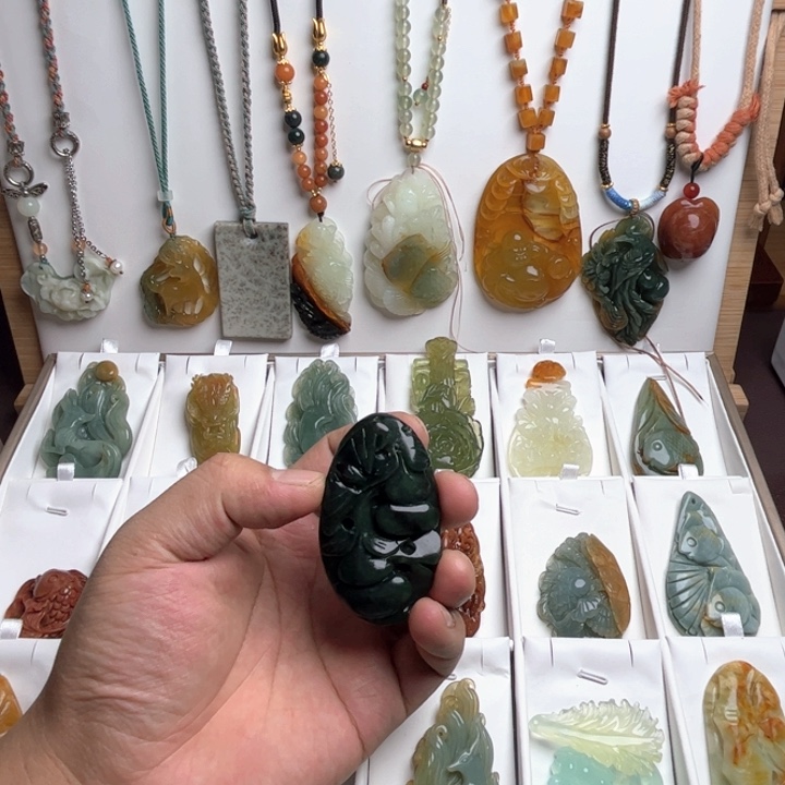 蛇纹石玉合金颈饰