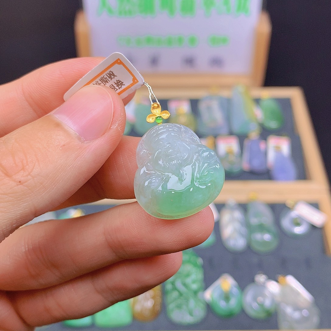 翡翠18K金镶嵌颈饰翡翠