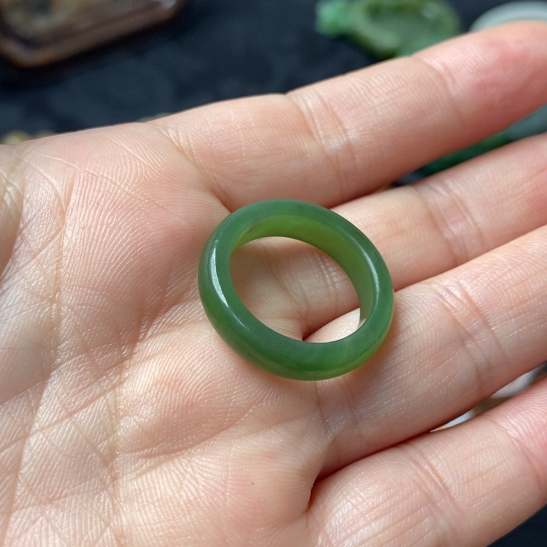 和田玉戒指未镶嵌落**梅