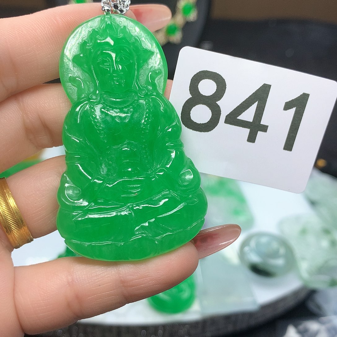 翡翠吊坠(赠链)未镶嵌