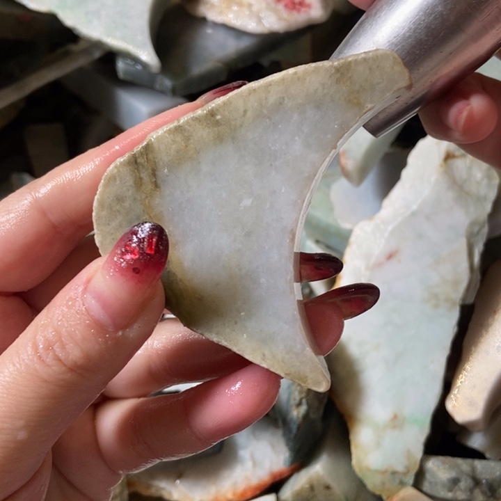 翡翠颈饰未镶嵌天然翡翠