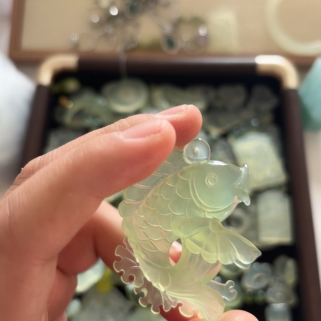 蛇纹石玉未镶嵌颈饰