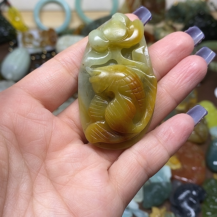 蛇纹石玉吊坠未镶嵌