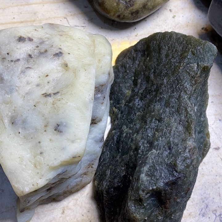 透闪石质玉挂件未镶嵌