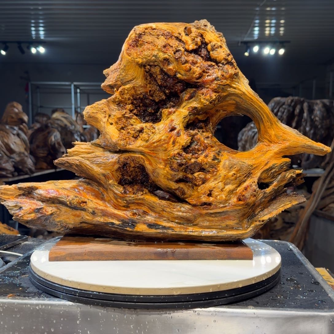 大***伟木王一刀琥珀木摆件118
