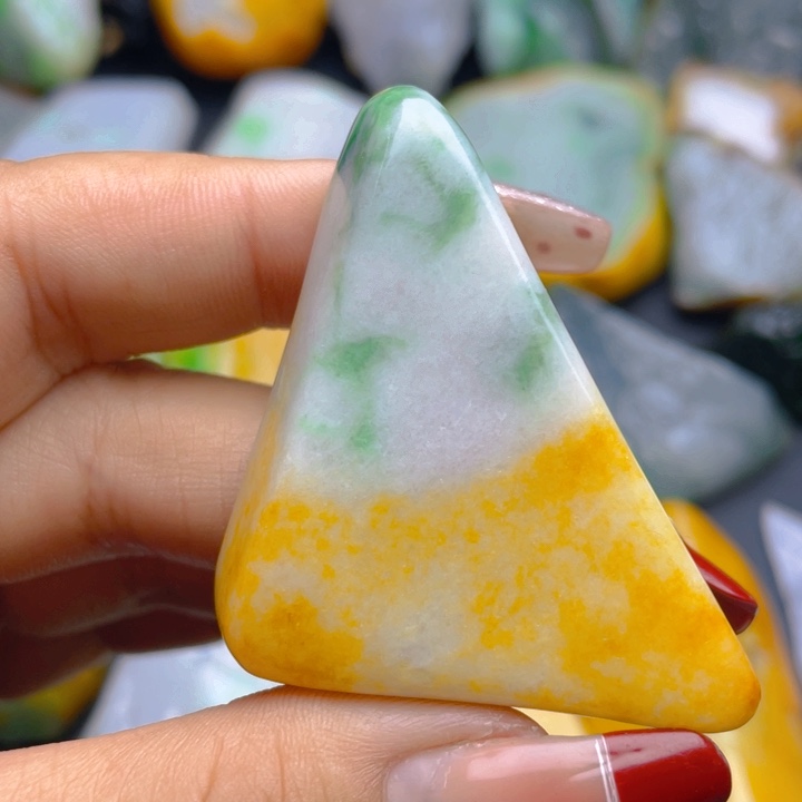 翡翠挂件未镶嵌翡翠