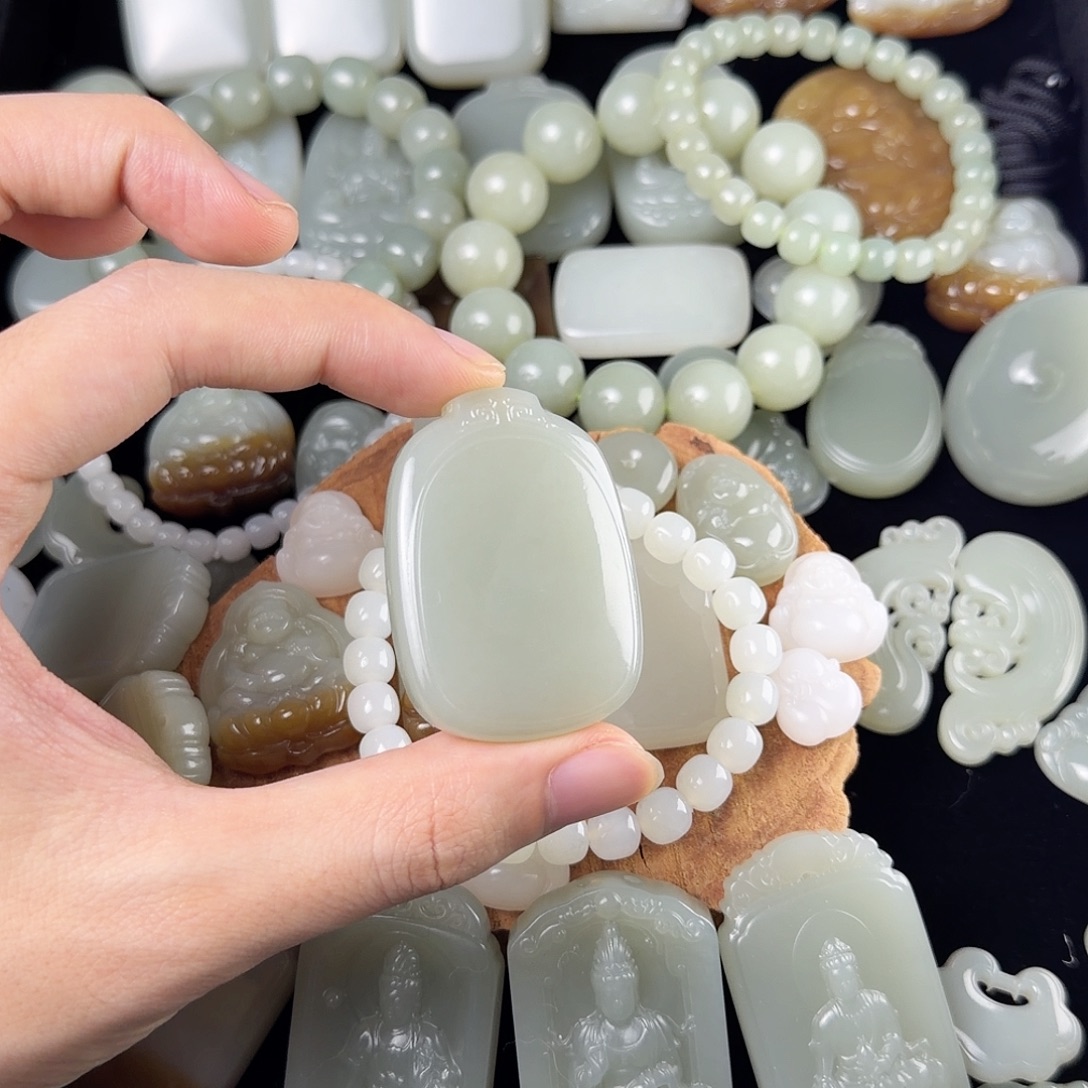 和田玉未镶嵌颈饰