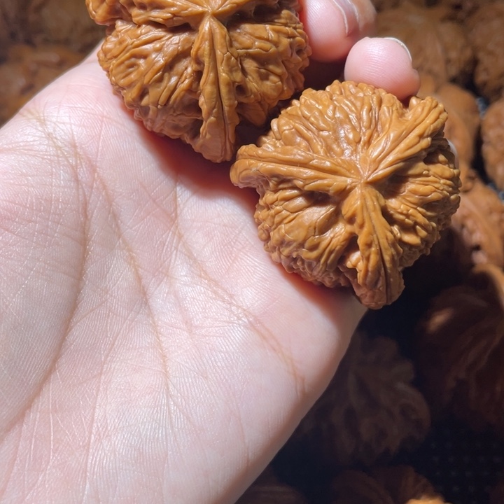 用***2吊坠桃核小妹三棱