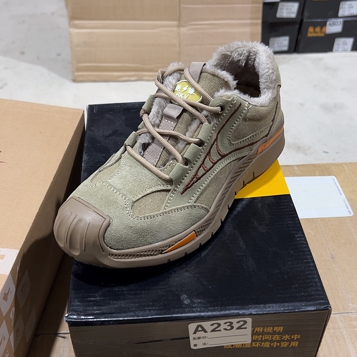 编码232号。棉40码防砸防刺劳保鞋。