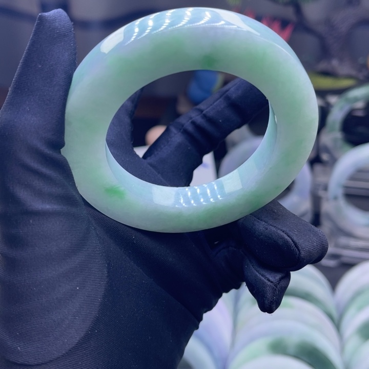 定制翡翠未镶嵌手镯