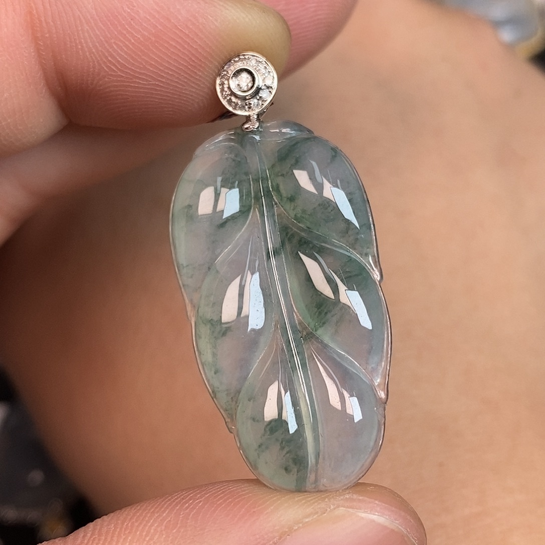 翡翠18K金镶嵌颈饰叶子