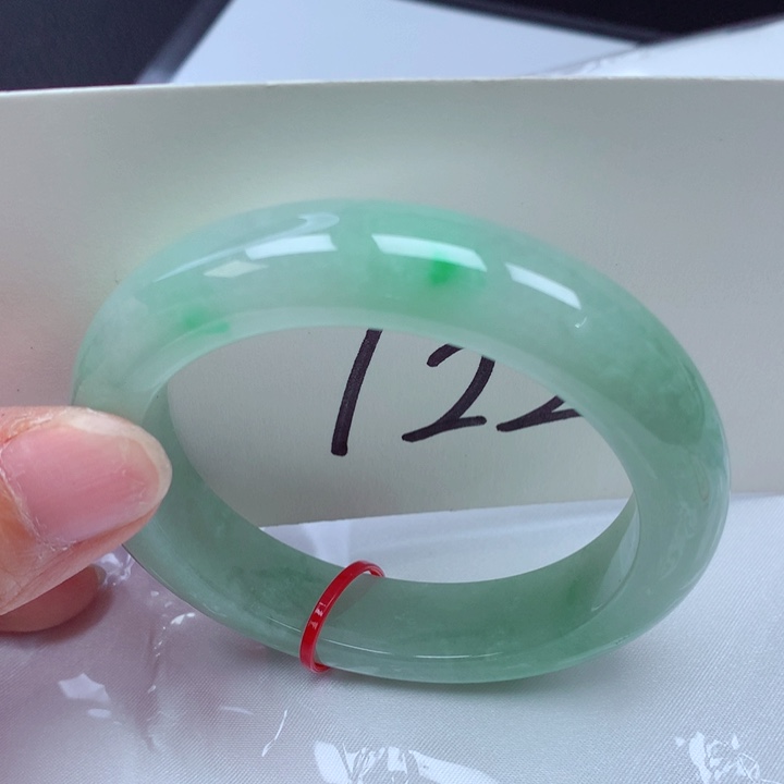 翡翠手镯未镶嵌翡翠