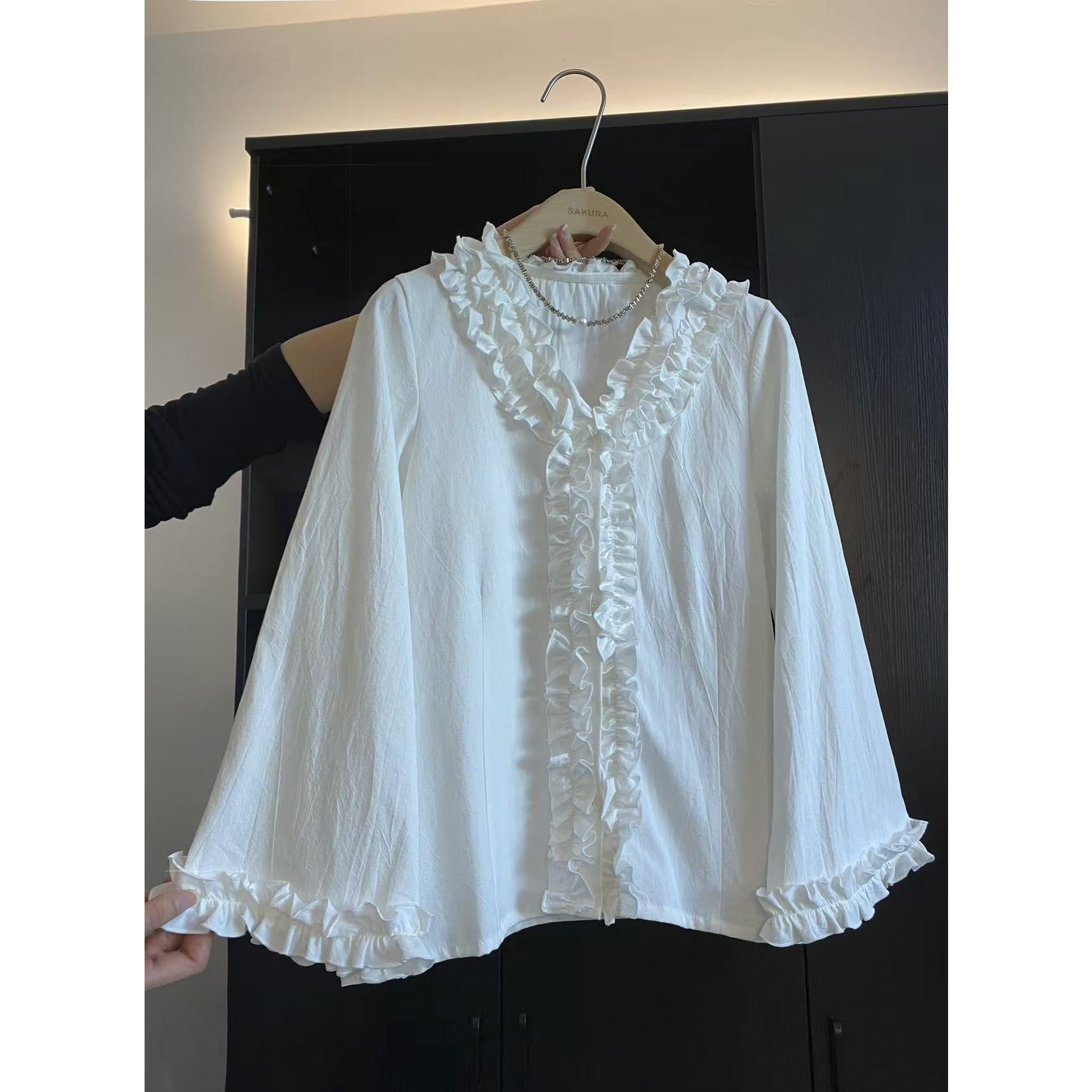 璎婲sᴀᴋᴜʀᴀ【月光漫游诗】媛法式高级V领拼接手工花边甜美气质衬衫