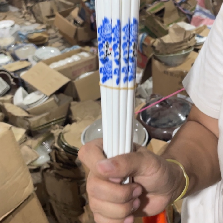 陶瓷盘子碗都有好便宜！