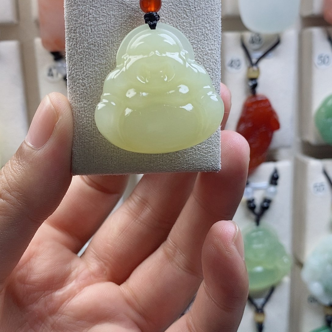 颈饰未镶嵌石英质玉