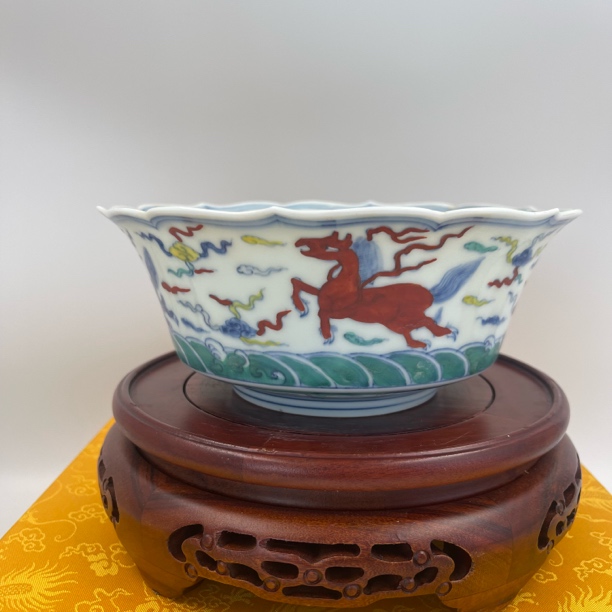 斗彩天马纹碗   高7.6公分 口径18.5公分 全品  