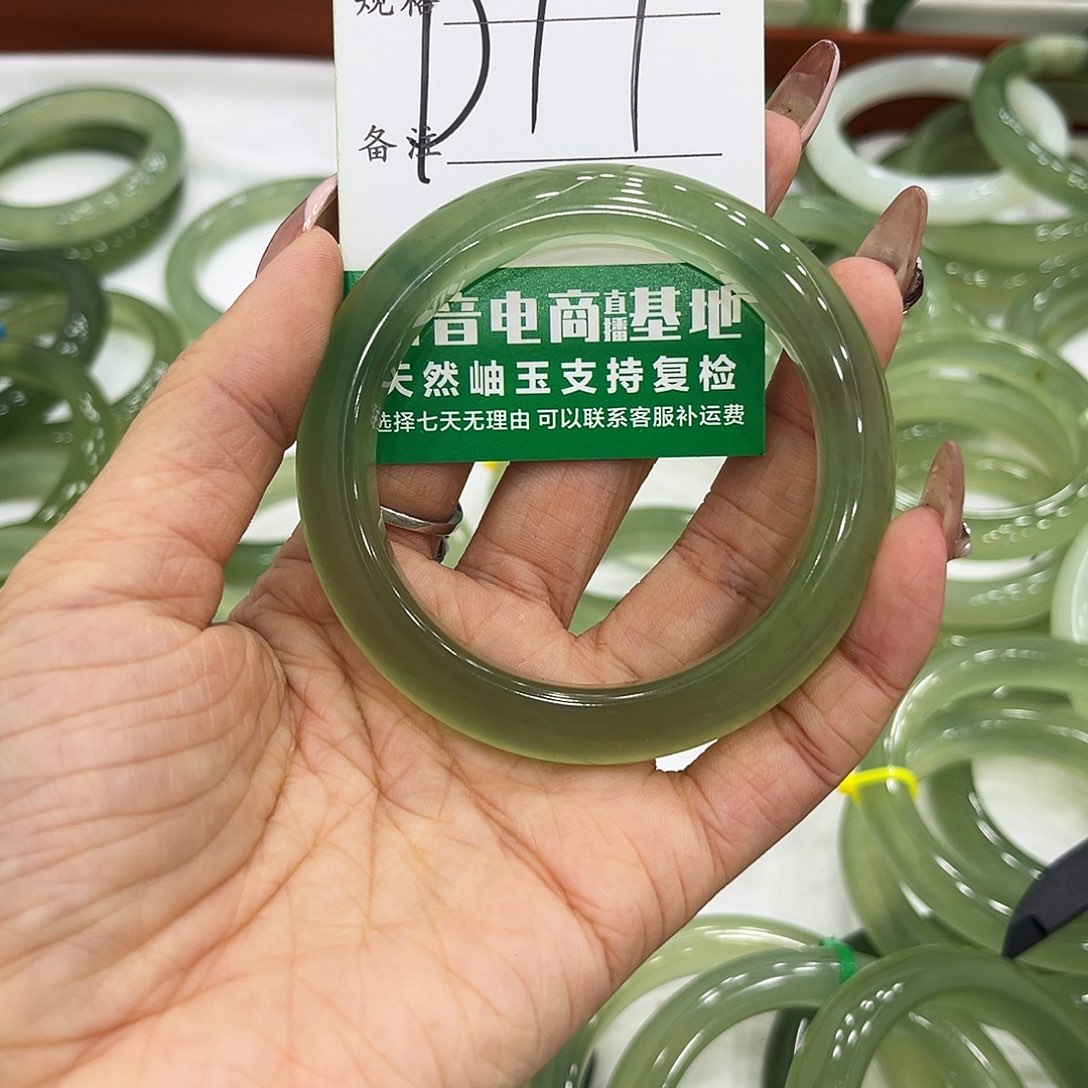 珠***珠蛇纹石玉未镶嵌手镯