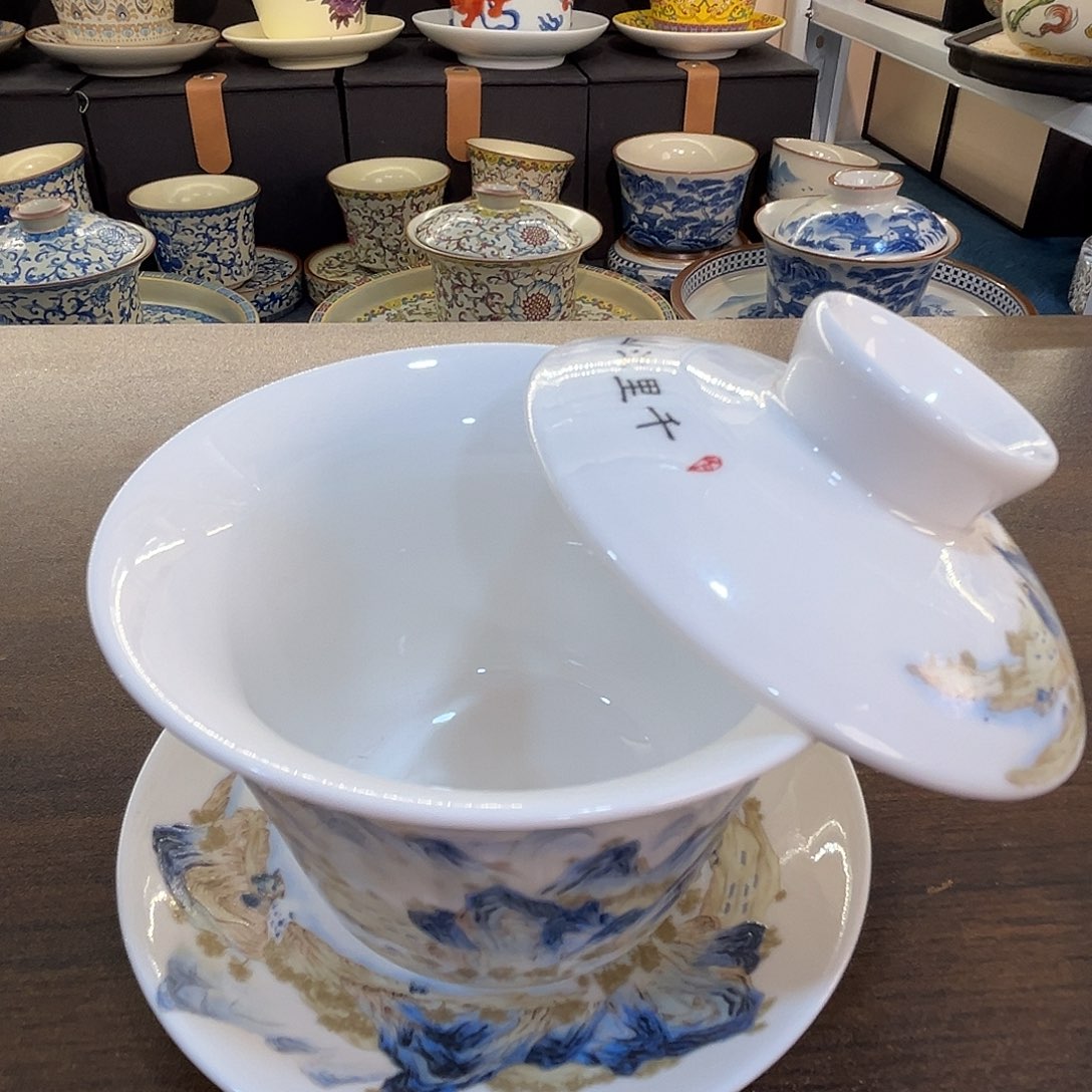 这些盖碗很漂亮！！！