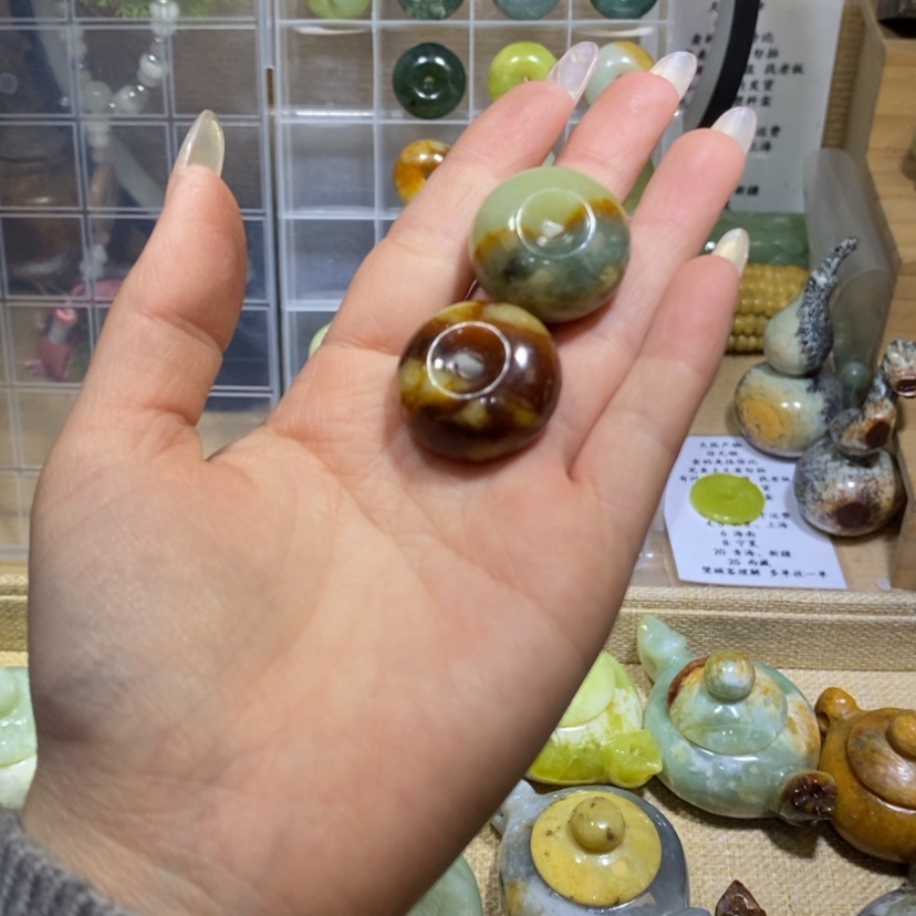 【闪购商品】蛇纹石玉颈饰未镶嵌就***椒37