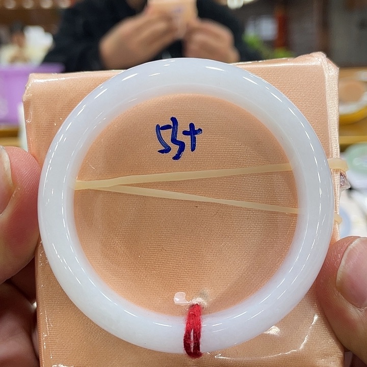 翡翠手镯未镶嵌翡翠
