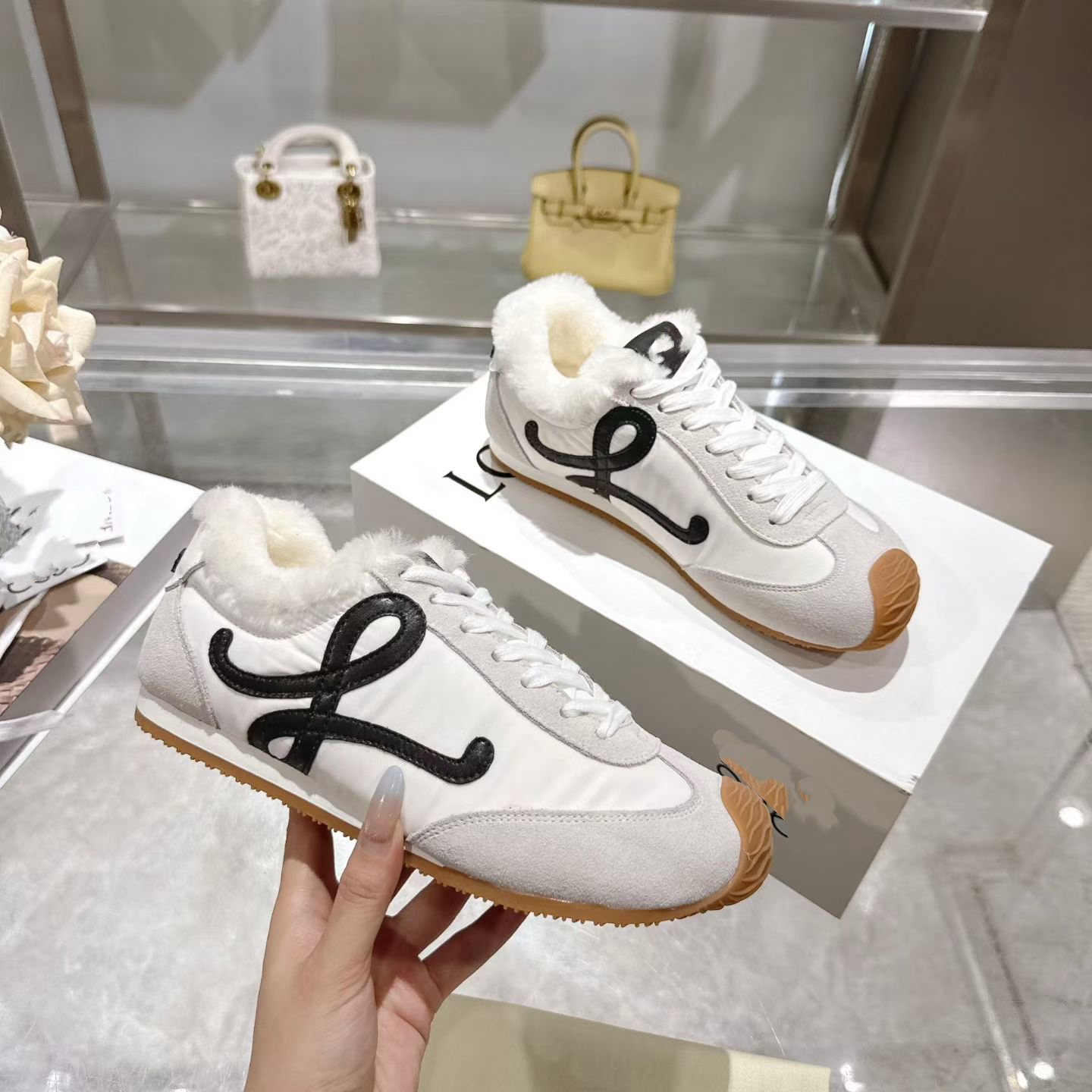 增高耐磨车缝线女鞋透气休闲鞋时尚女士百搭轻便高帮