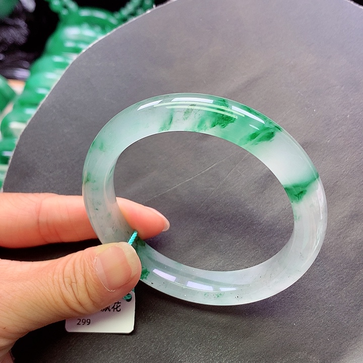 未镶嵌手镯石英质玉甜****?