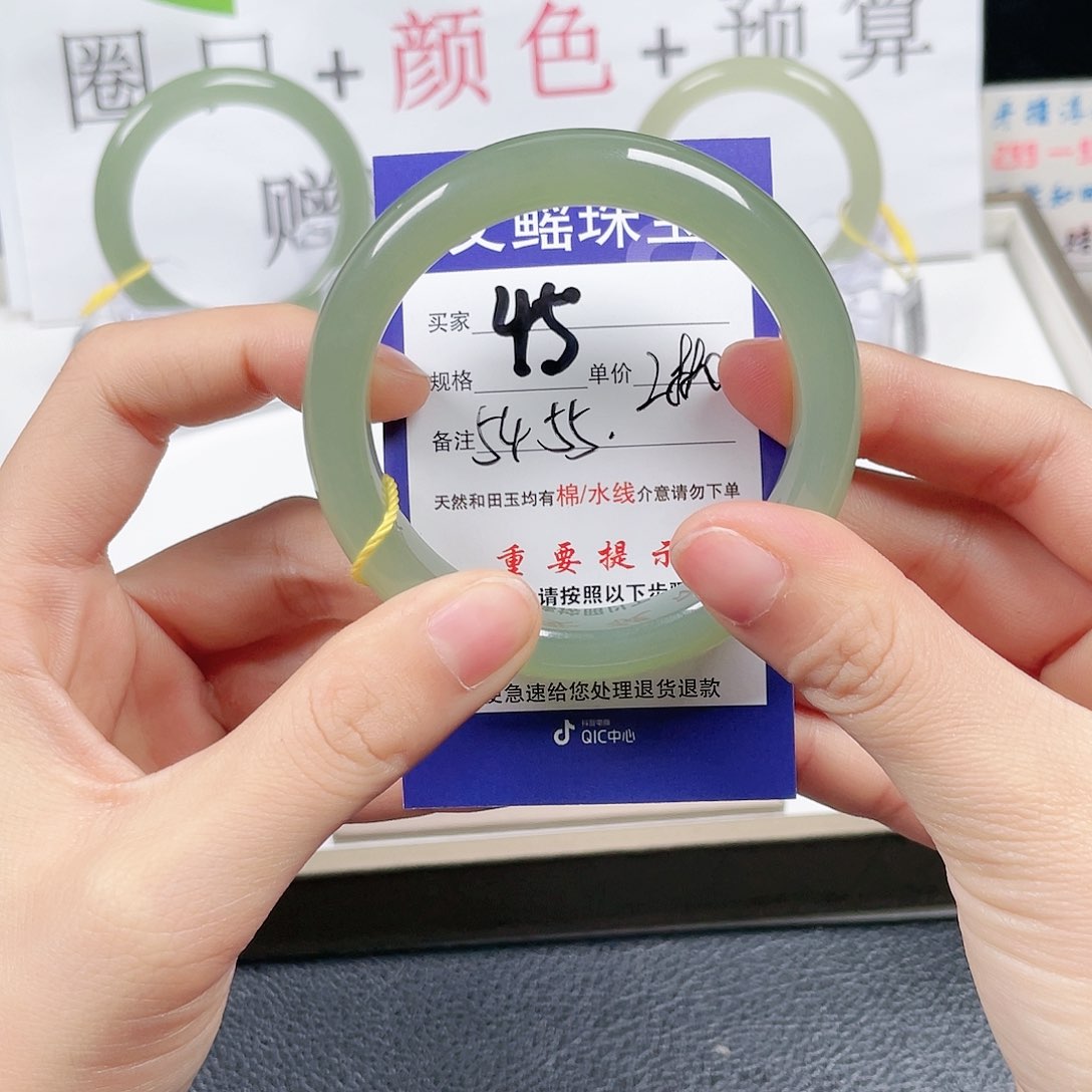 和田玉手镯未镶嵌