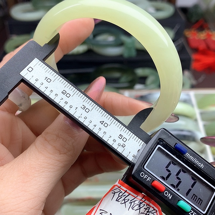 蛇纹石玉手镯未镶嵌503