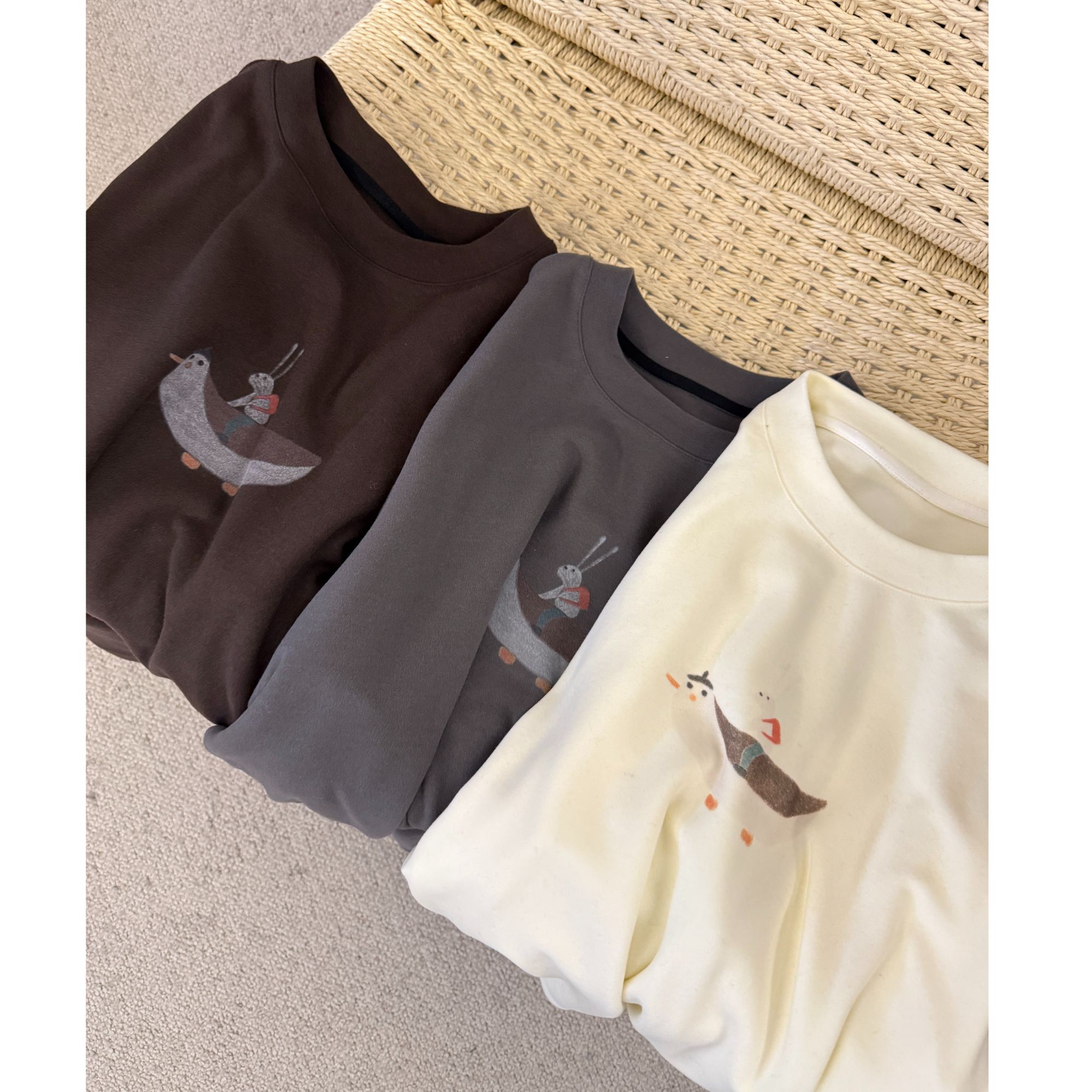 【商场品质】韩系软糯休闲风 卡通印花德绒圆领长袖上衣 SM 55073