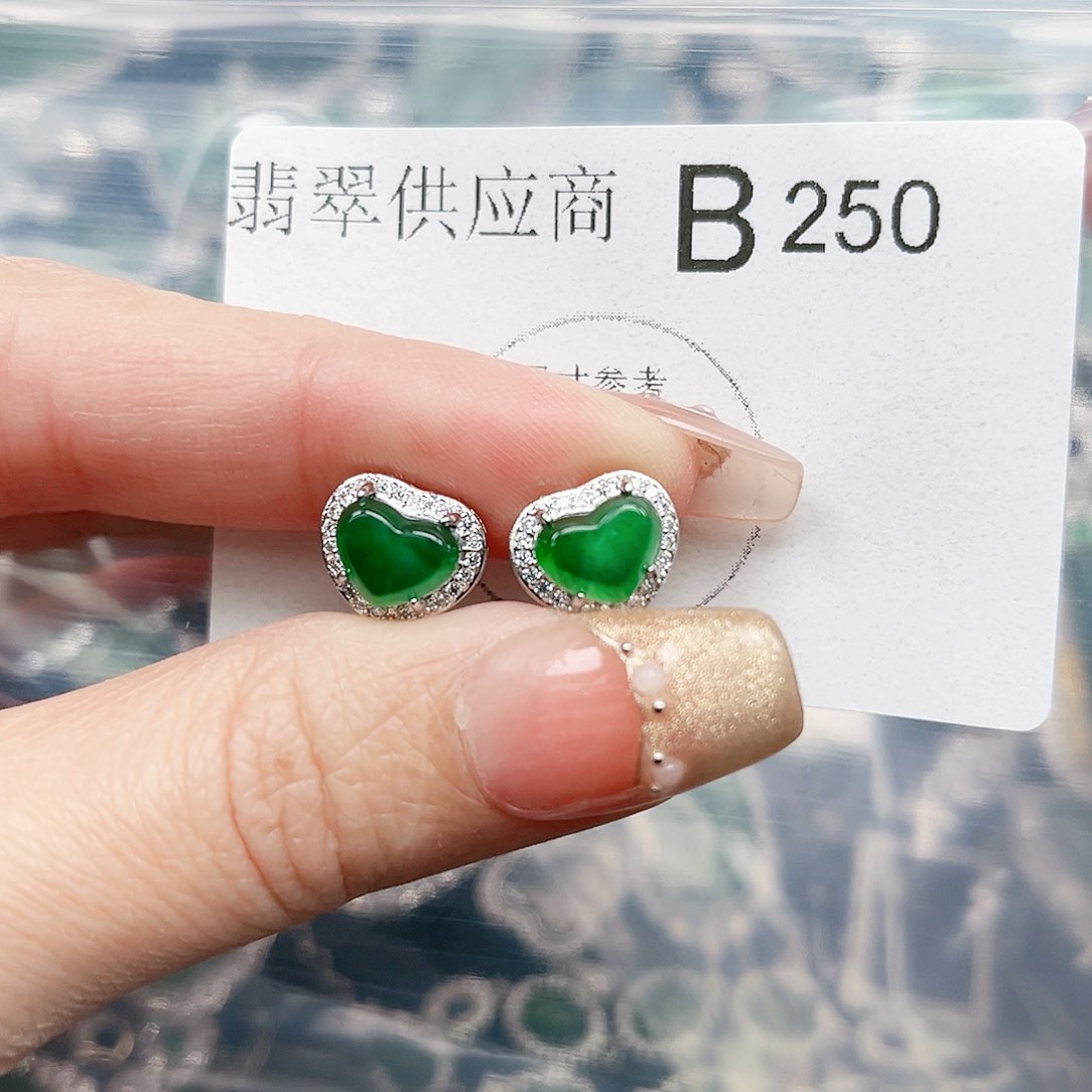 翡翠颈饰未镶嵌翡翠250