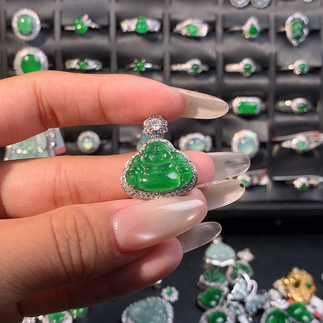 翡翠未镶嵌吊坠(赠链)