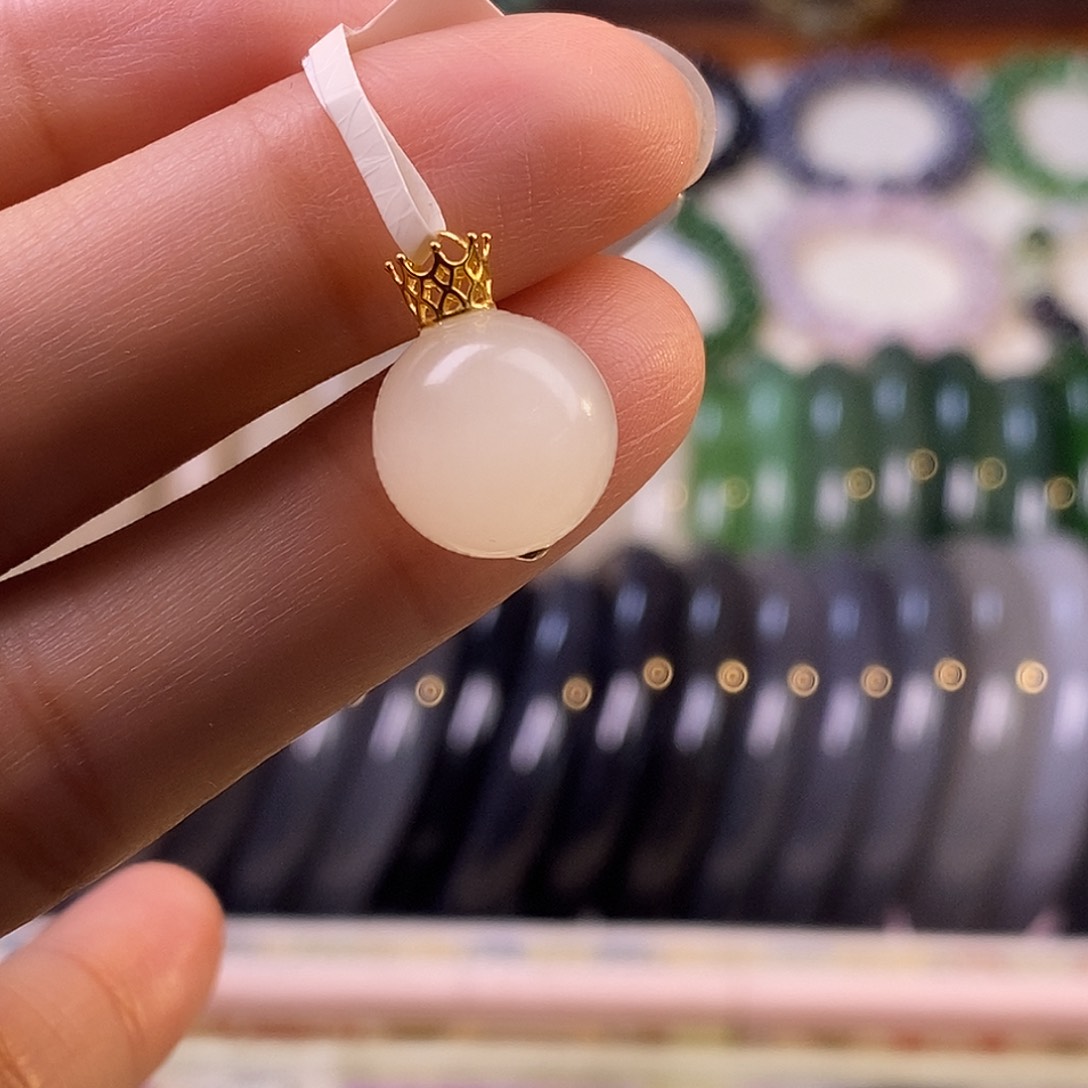 颈饰未镶嵌和田玉老坑料浓红粉18.k圆珠吊坠12m