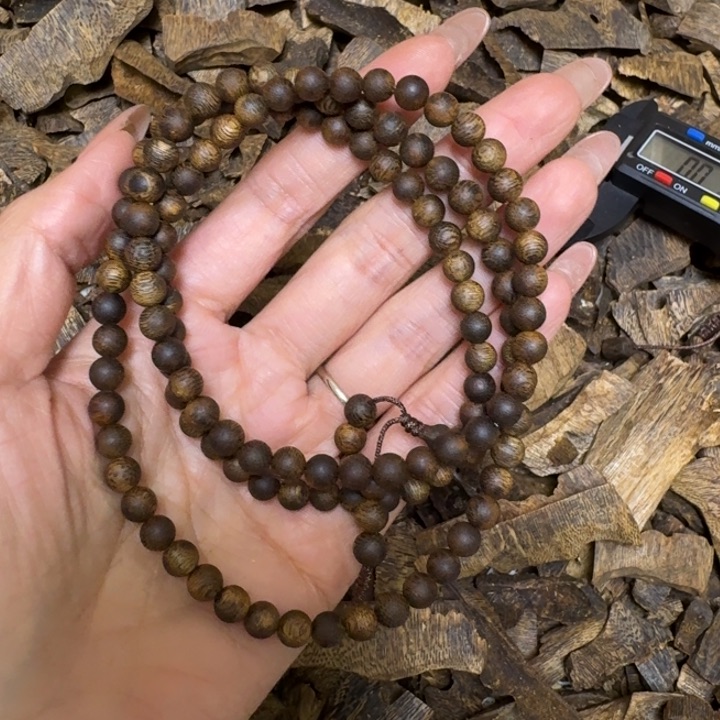 沉香手串东**人海南莺绿沉水