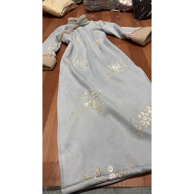 101-蓝色 小梅花 刺绣 宽毛袖 改良 旗袍