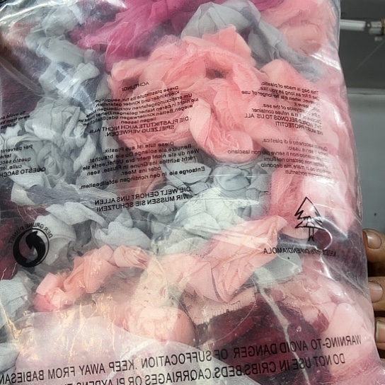 羊羔毛杂色的小花左边