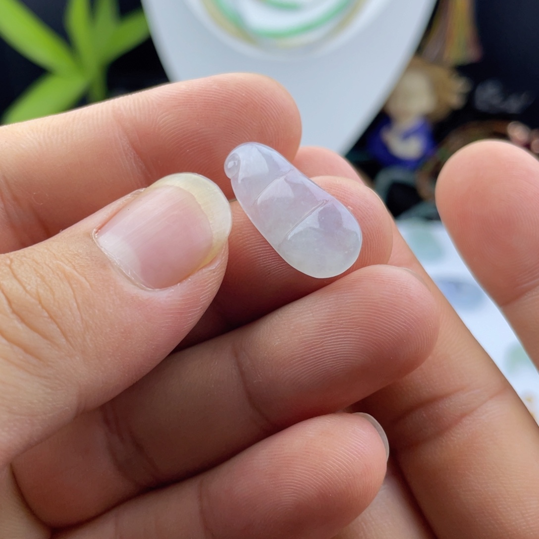 翡翠未镶嵌颈饰豆子