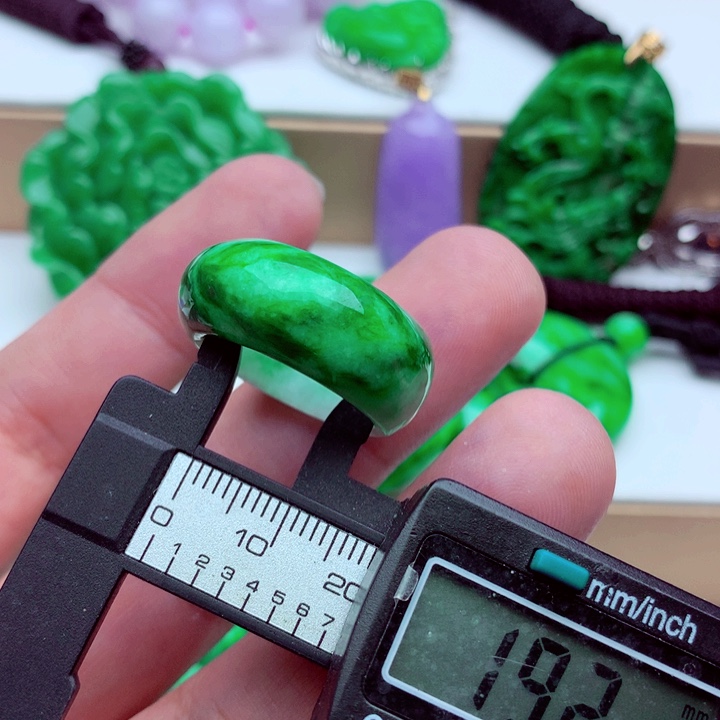 翡翠未镶嵌戒指戒指