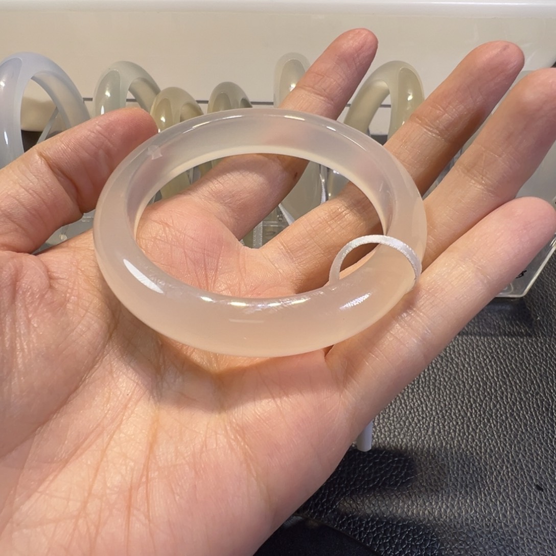 杨***·玛瑙/玉髓未镶嵌手镯