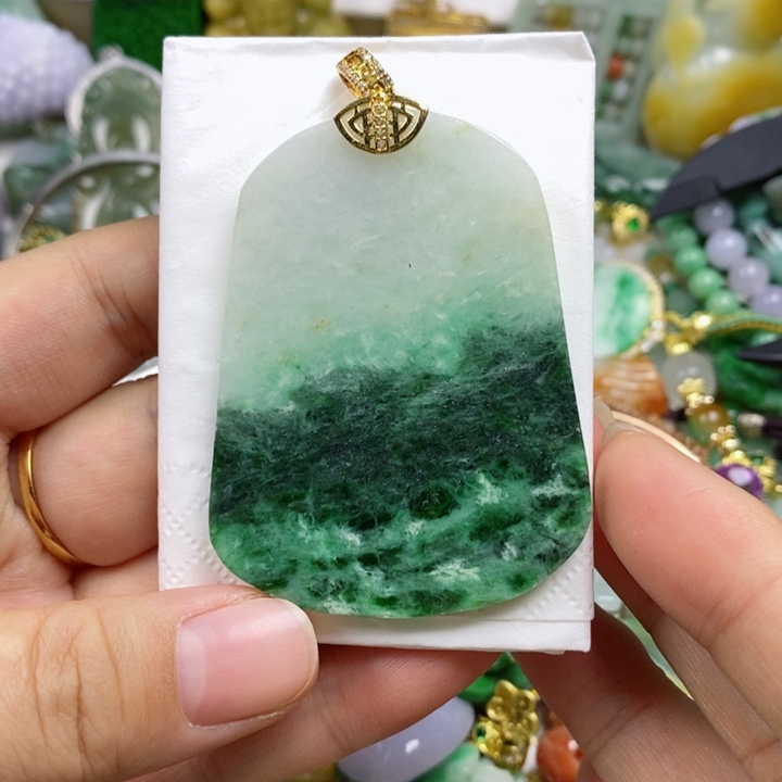 翡翠吊坠(赠链)未镶嵌c*t