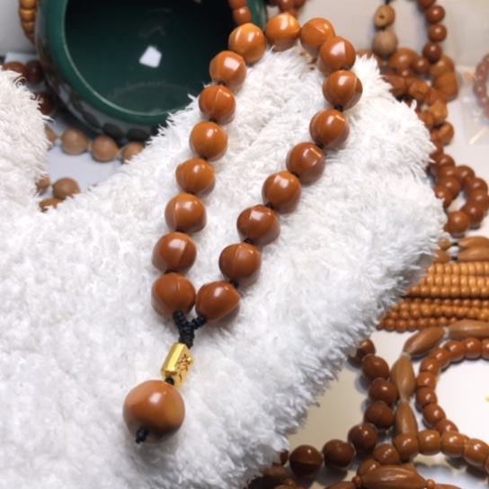 橄榄核吊坠1.28鲨鱼背手持