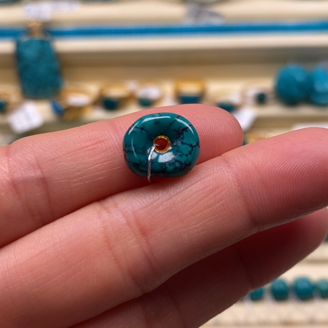 绿松石未镶嵌珠宝奇石直径12.5×10.7藏扣