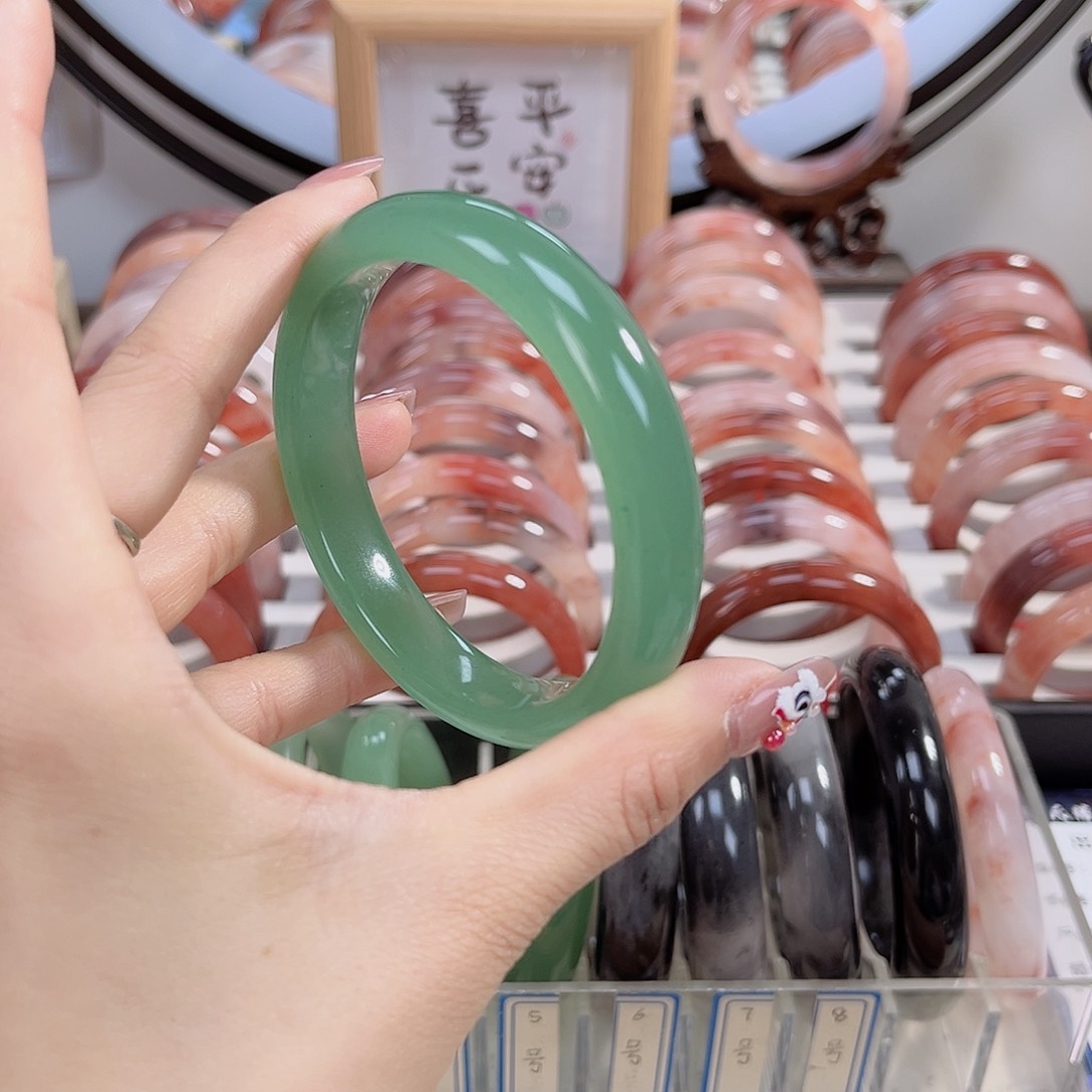 石英质玉手镯未镶嵌头****）