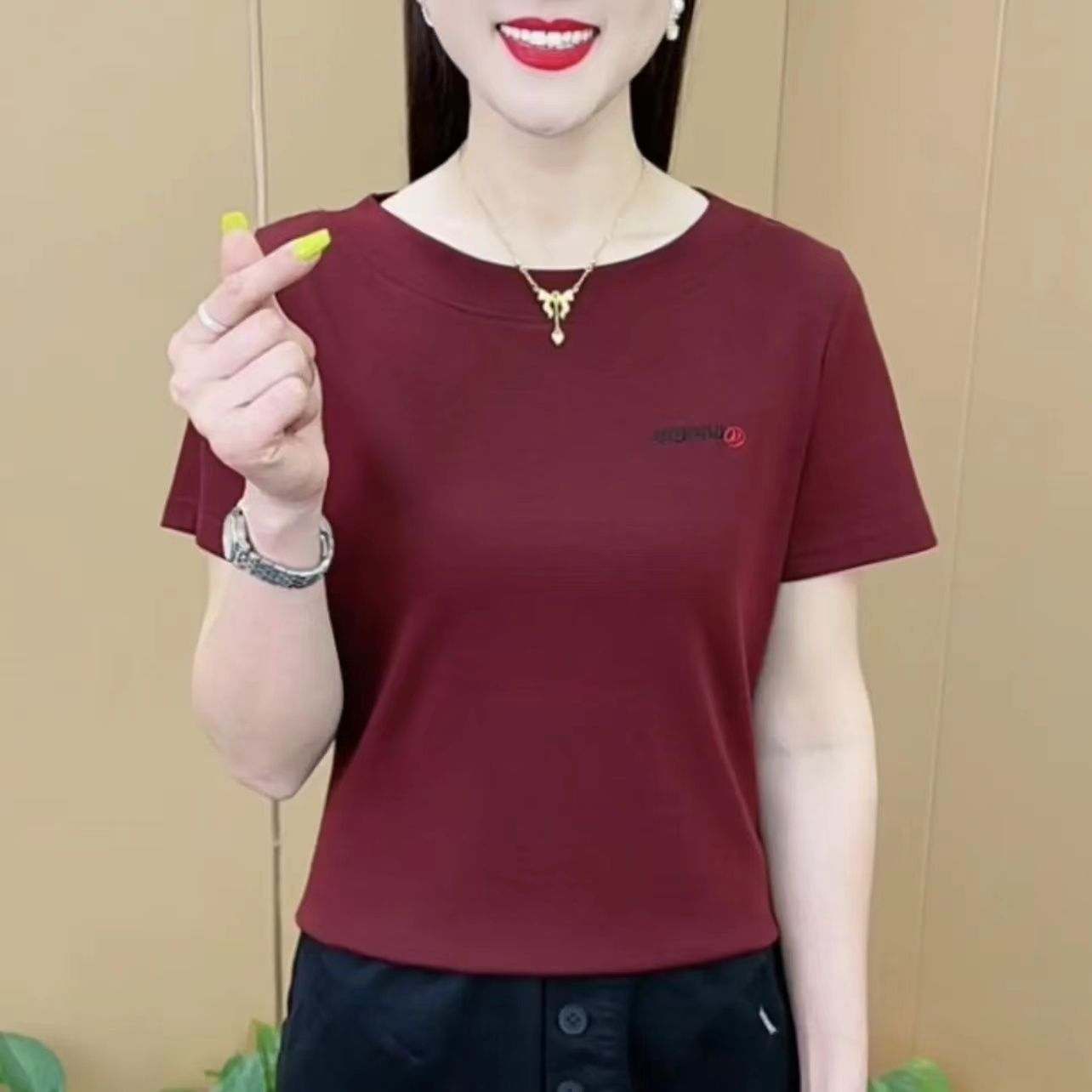 201红色爆款女士短袖妈妈中年宽松高档小衫中年人女士t恤短袖女